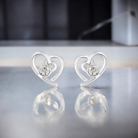 Aretes de Cristal Austriaco Color Blanco con Rodio en Forma de Corazón