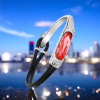 Pulsera Red Cristal Austriaco con Baño de Oro Blanco 18K