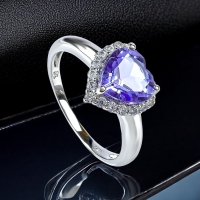Hermoso Anillo de Alejandrita en Plata de Ley 925 Corazón