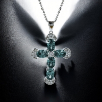 Preciosa Cruz de Plata Con Alejandrita y Circonitas 32 mm x 20 mm