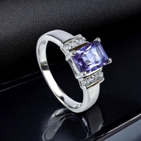 Anillo de Plata .925 con Alejandrita Bicolor ( Morado a Rosa )