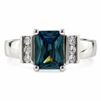 Elegante Anillo de Alejandrita en Plata .925