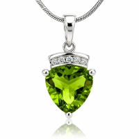 Elegante Dije con Peridoto en Plata Fina .925