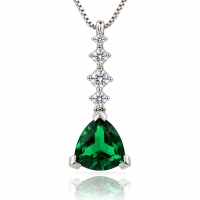 Precioso Dije de Plata Fina .925 con una Piedra de Esmeralda