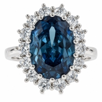 Hermoso Anillo de Plata con Alejandrita en Corte Ovalado