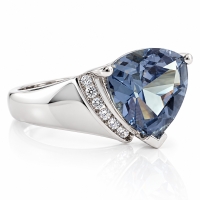 Anillo de Plata con Alejandrita y Diamantes Sintéticos