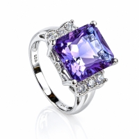 Precioso Anillo de Plata .925 con Alejandrita Azul/Morado