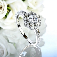 Anillo de Compromiso En Plata de Ley Corte Brillante