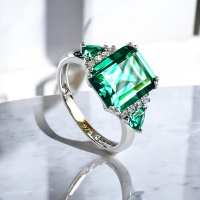 Anillo de Plata con Esmeralda Corte Esmeralda