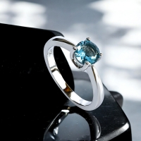 Hermoso Anillo Solitario de Aguamarina