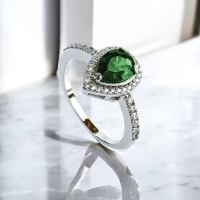 Anillo de Compromiso con Esmeralda Corte Pera