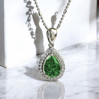 Set de Plata .925 con Esmeralda Aretes y Dije