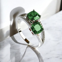 Anillo de Plata de Ley Con Esmeralda