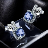 Aretes de Tanzanita Corte Princesa en Plata .925