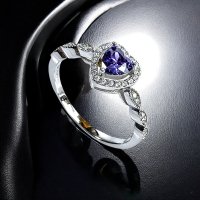 Anillo de Corazon Tanzanita