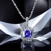 Dije de Tanzanita Corte Princesa en Plata .925