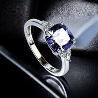 Hermoso Anillo de Plata con Tanzanita