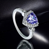 Anillo de Tanzanita Corte Trillion con Plata