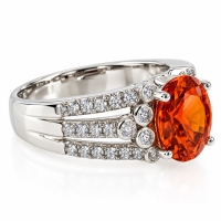Anillo con una Gema de Ópalo Rojo en Plata .925