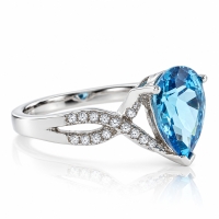 Anillo Elegante de Topacio Azul en Plata .925