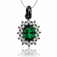 Asombroso Dije de Plata Negra y Piedra de Esmeralda en Corte Ovalado y Zirconias