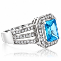 Anillo Precioso de Topacio Azul en Plata .925
