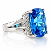 Anillo de Plata de Ley con Topacio Azul