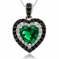 Dije de Plata .925 con Piedra de Esmeralda en Forma de Corazón y Zirconias