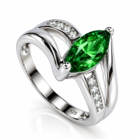 Magnifico Anillo de Plata .925 con una Gema de Esmeralda