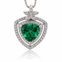 Elegante Dije de Plata Fina .925 con Esmeralda
