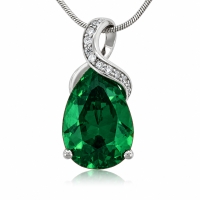 Hermoso Dije con una Piedra de Esmeralda en Plata .925