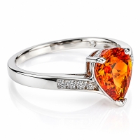 Anillo de Opalo de Fuego en Corte de Pera