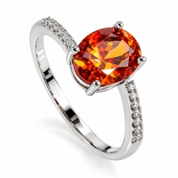 Anillo de Ópalo Corte Ovalada Cereza de Fuego 8 mm x 6 mm