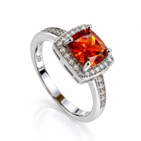 Anillo de Plata Con Opalo de Fuego Corte Princesa 7 mm