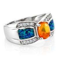 Anillo de Plata con una Gema Genuina de Ópalo