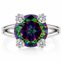 Anillo de Plata con Topacio Místico en un Diseño Clásico