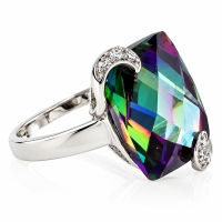 Magnifico Anillo de Plata .925 con Topacio Místico
