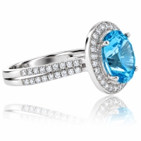 Anillo Hermoso de Topacio Azul en Plata .925