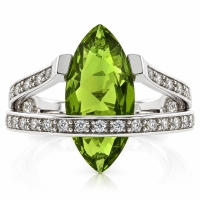 Encantador Anillo de Plata .925 con una Gema de Peridoto
