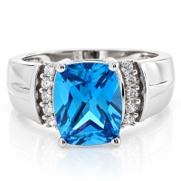 Elegante Anillo de Plata con Topacio Azul