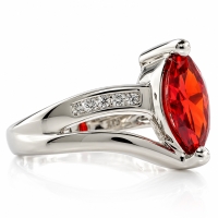 Anillo con Opalo De Fuego en Plata Esterlina