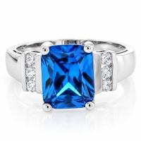 Anillo de Plata .925 con una Gema de Topacio Azul