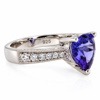 Anillo de Plata con Tanzanita y Zirconias