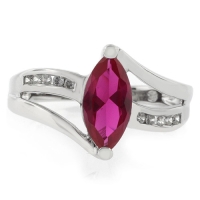 Magnifico Anillo de Plata .925 con una Gema de Rubí Rojo