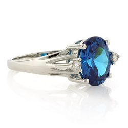 Anillo de Plata Esterlina con Topacio Azul