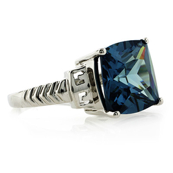 Precioso Anillo de Alejandrita Bicolor en Plata .925