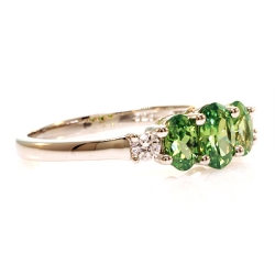 Anillo de Plata .925 con 3 Gemas de Alejandrita