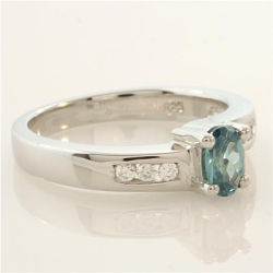 Anillo de Plata .925 de Ley con Alejandrita Bicolor