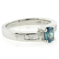 Anillo de Plata .925 de Ley con Alejandrita Bicolor