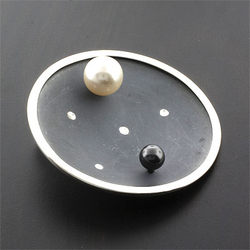 Dije de Plata Oxidada con Perlas